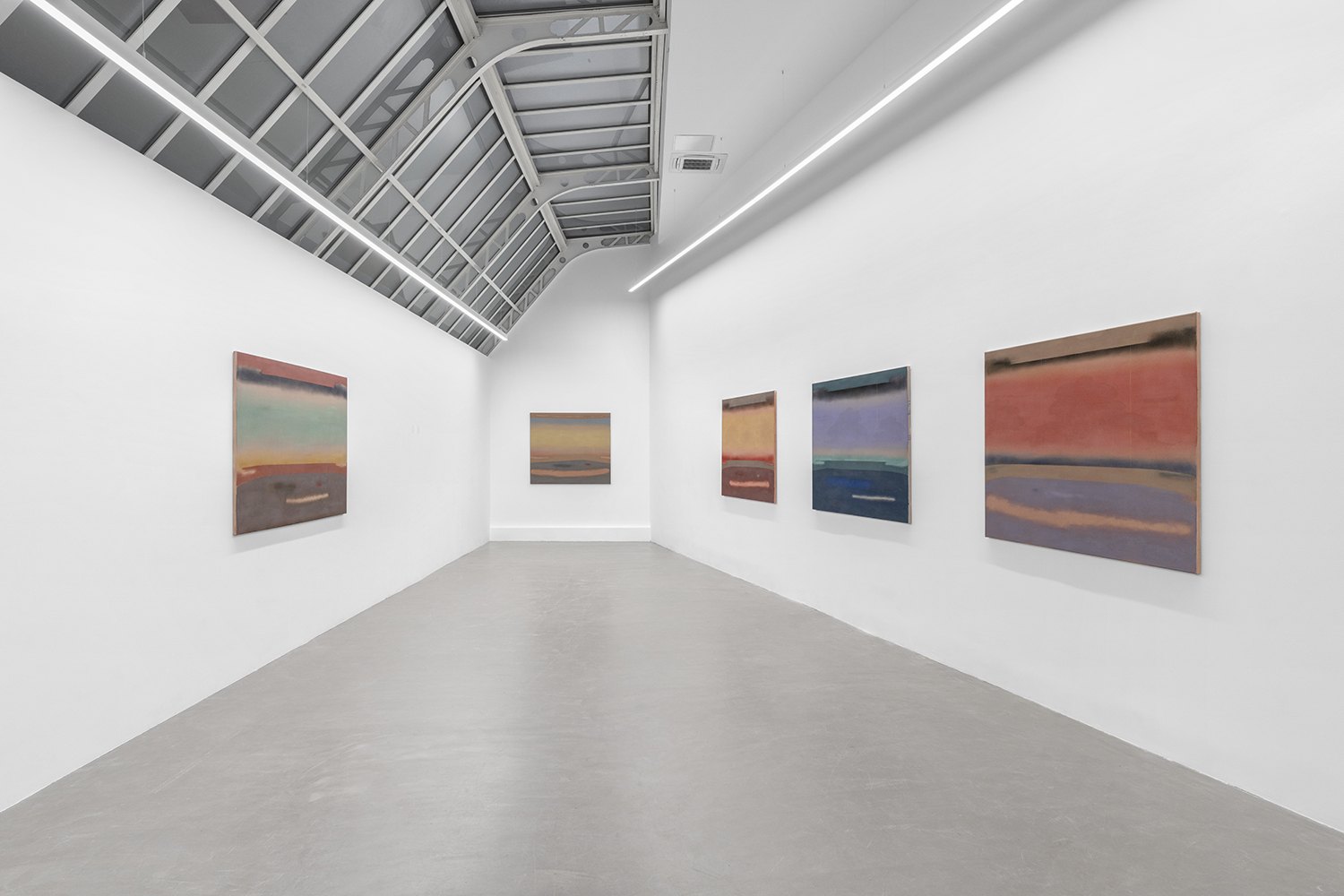 Vue d’installation de The Nature of Light, Bremond Capela, Paris, France, 2026